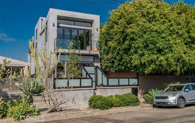 708 Hampton Drive, Venice