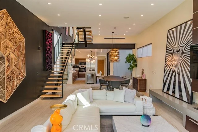 708 Hampton Drive photo 4