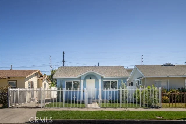 2432 Exposition Place photo 2
