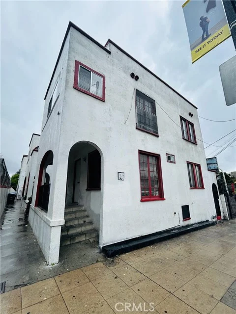 1534 W Temple photo 3