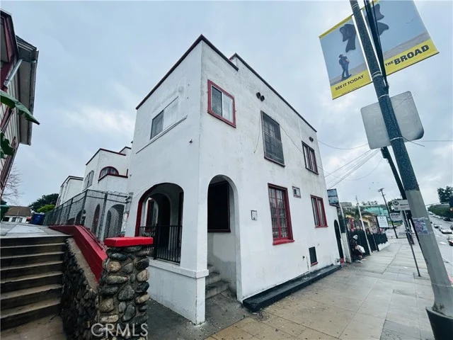 1534 W Temple photo 4