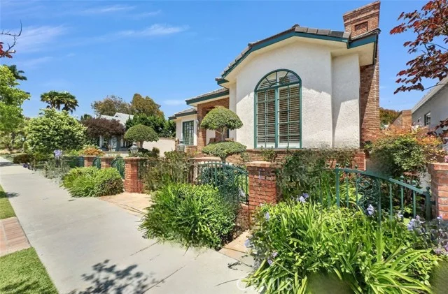 236 Belmont photo 3