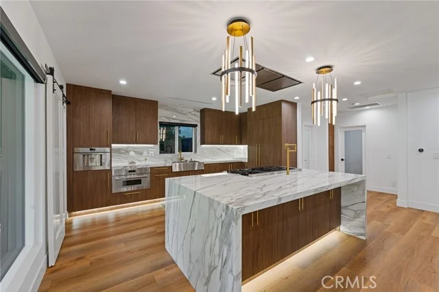 23103 Leonora photo 4