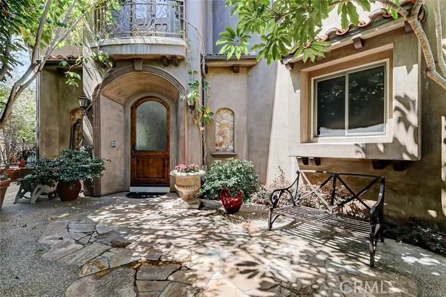 3005 N Poinsettia photo 2