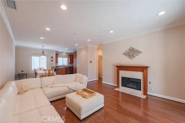 2106 Washington photo 3