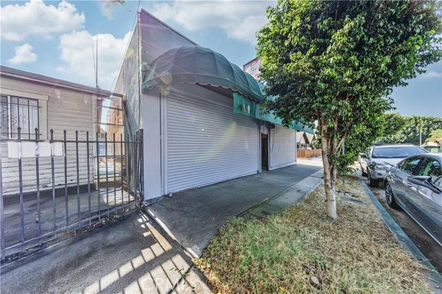 2218 Daly photo 5