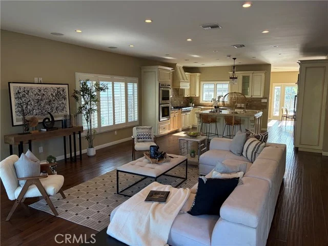 5704 Columbus photo 4