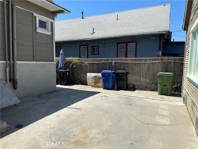 1497 W 27th photo 3