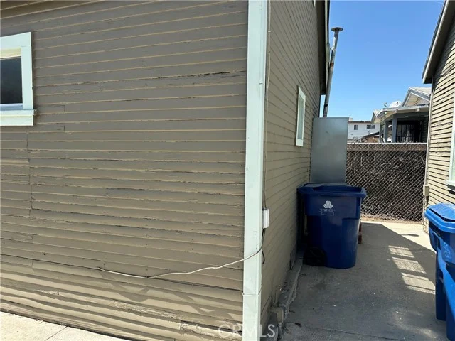 1497 W 27th photo 5
