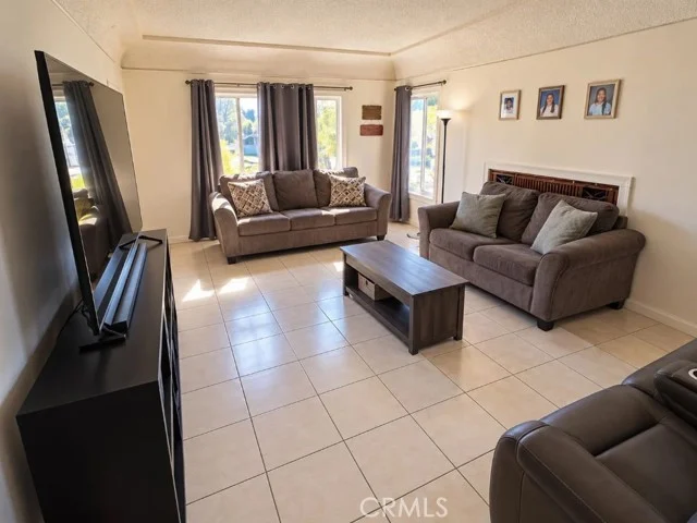 2541 E Adams photo 3