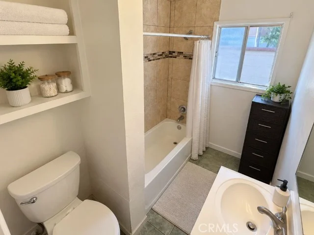 2541 E Adams photo 5