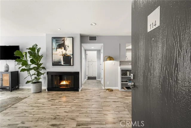 1351 N Crescent Heights #114 photo 3