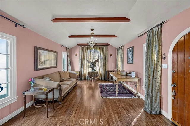 105 Claremont Avenue photo 4