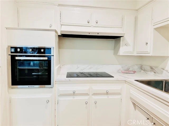 239 S Barrington Avenue #F8 photo 5