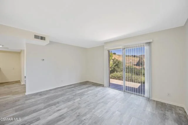 27509 Endeavor Street photo 4