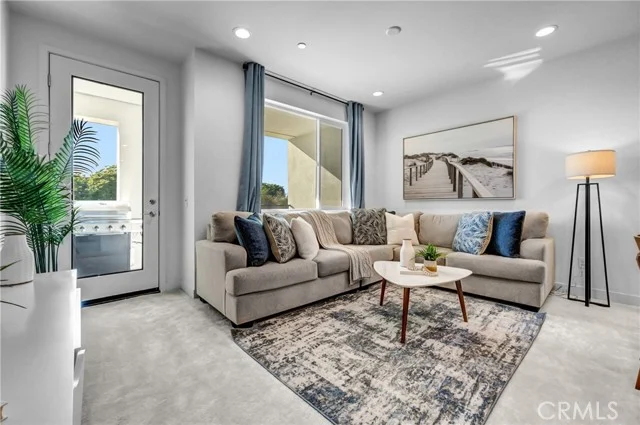 5092 Long Beach photo 2