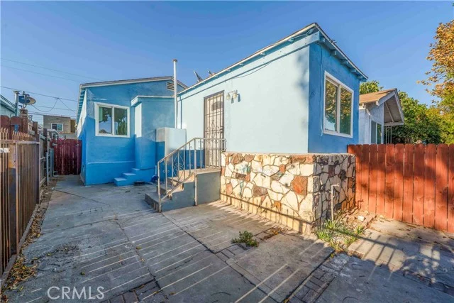 6121 E Olympic photo 2