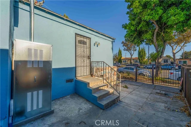 6121 E Olympic photo 3