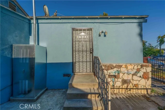 6121 E Olympic photo 4