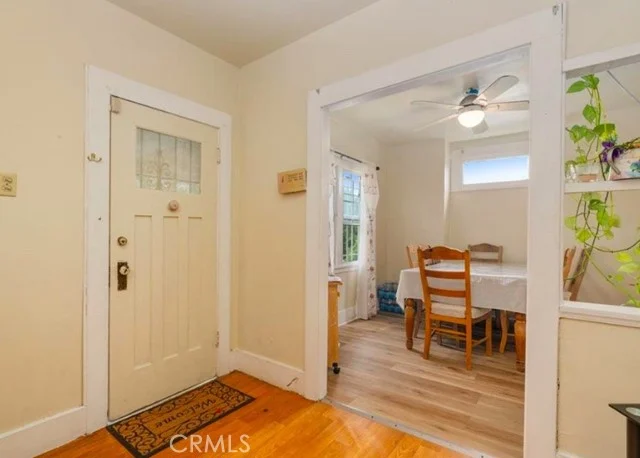 2210 Scott photo 5