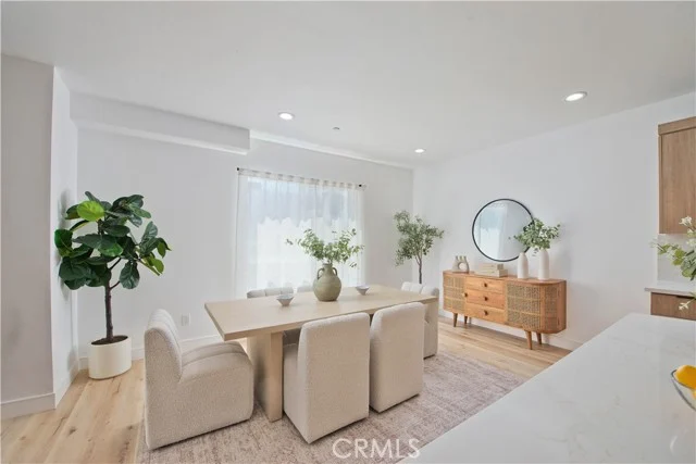 542 N Serrano Avenue photo 3