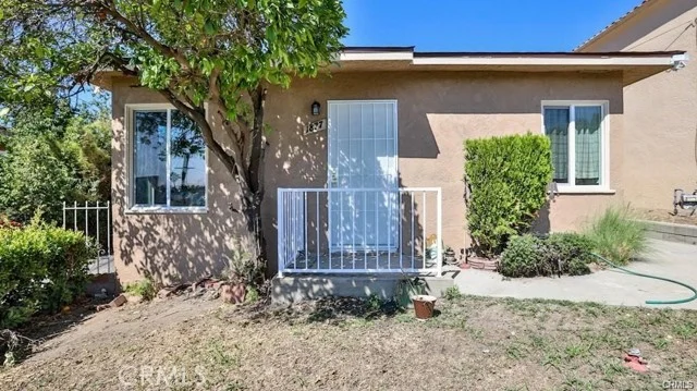 1877 S Cloverdale photo 3