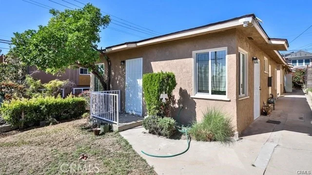 1877 S Cloverdale photo 4