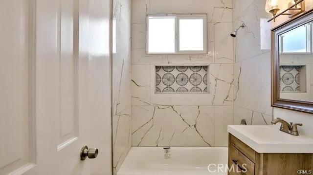 1877 S Cloverdale photo 5