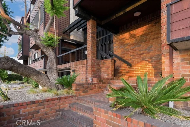 4425 Whitsett Avenue #210 photo 5