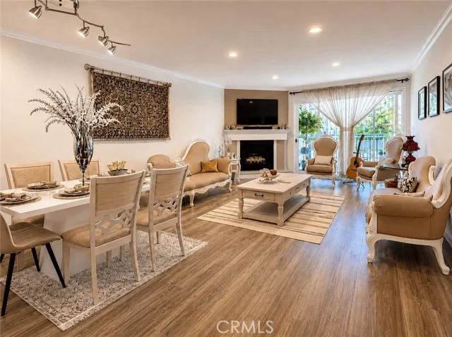 5565 Canoga Avenue #207 photo 4