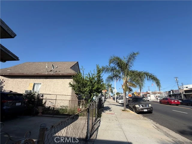 4227 E Cesar E Chavez photo 3