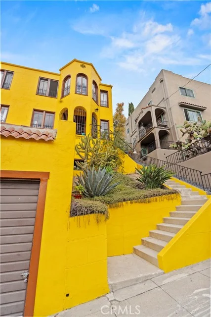 1919 Scott Avenue photo 4