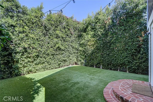 413 Emerald Street photo 4