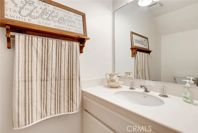 1713 Westmont photo 4