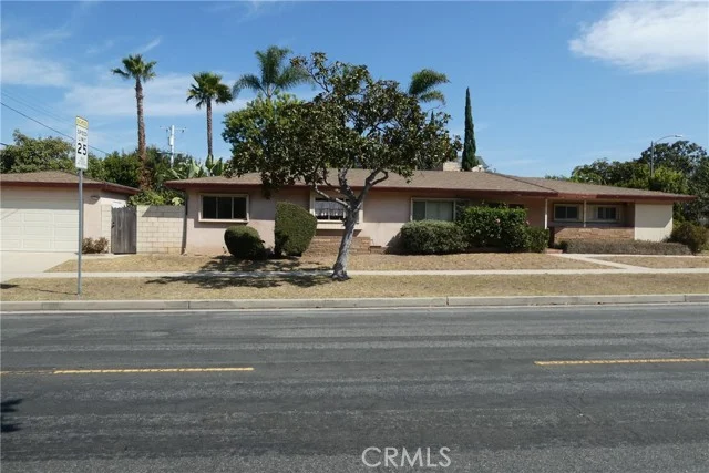 7927 Kentwood Avenue photo 2