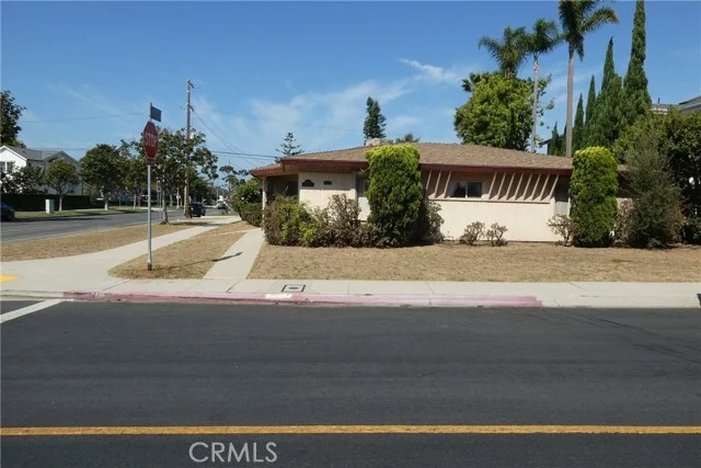 7927 Kentwood Avenue photo 3