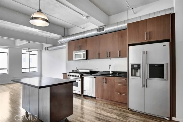 849 S Broadway photo 5