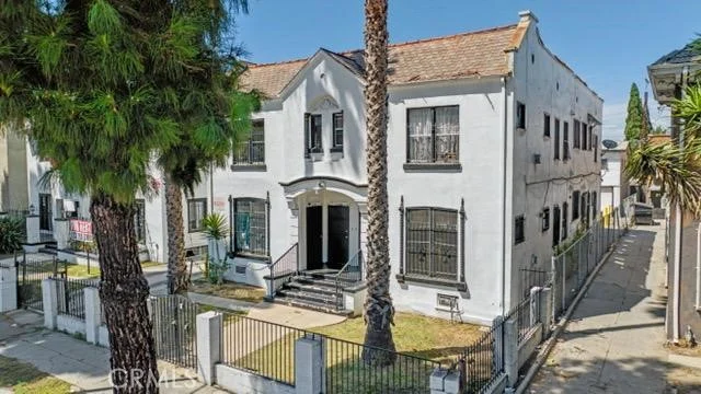 1121 W Martin Luther King Jr photo 2