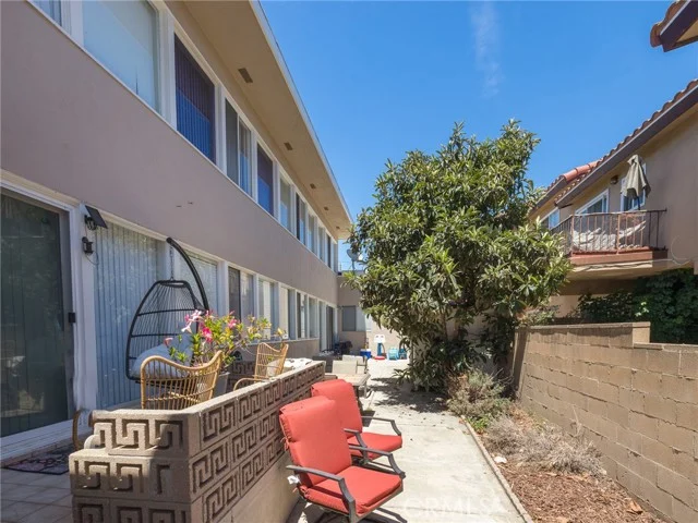 3644 Almeria Street photo 5