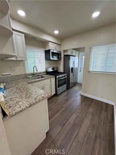 2033 W Burnett Street photo 5