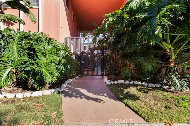1023 E 1st Street #19 photo 2
