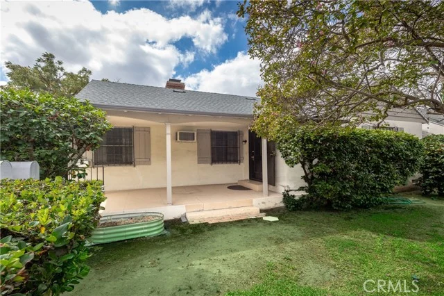 14738 Magnolia Boulevard photo 2
