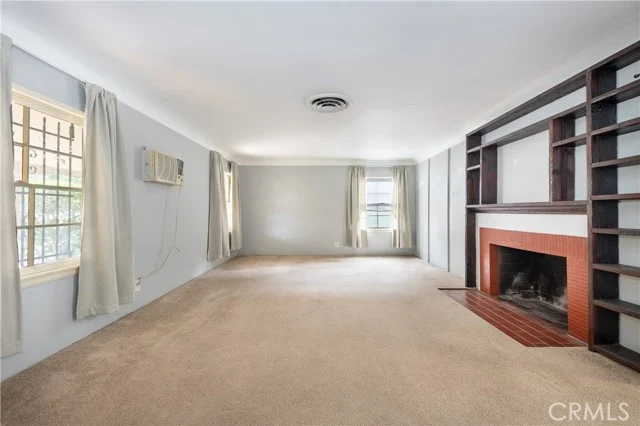 14738 Magnolia Boulevard photo 4