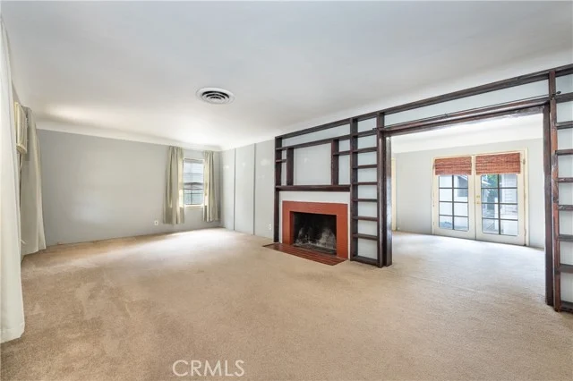 14738 Magnolia Boulevard photo 5