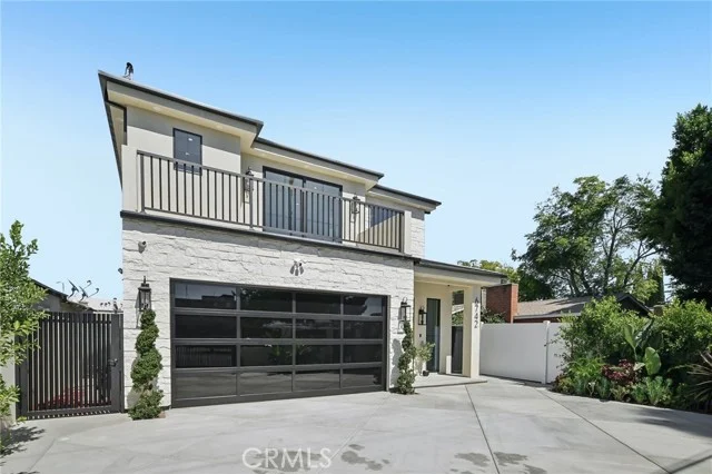 6742 Nagle Avenue photo 3