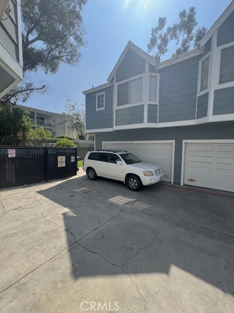 812 Inglewood photo 2