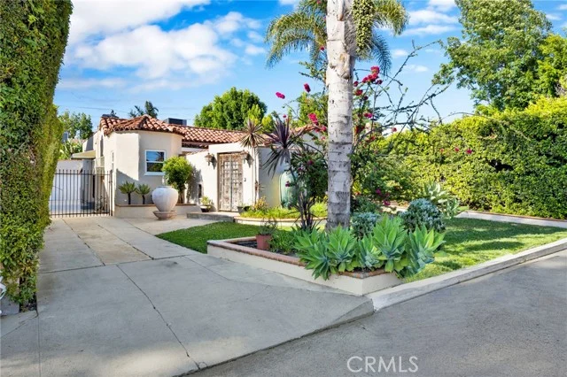 11301 Blix, West Toluca Lake
