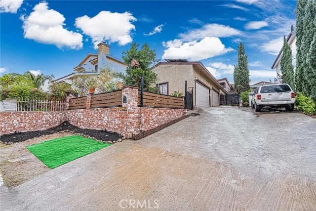 10334 Tujunga Canyon photo 2