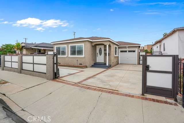440 E Desford photo 2
