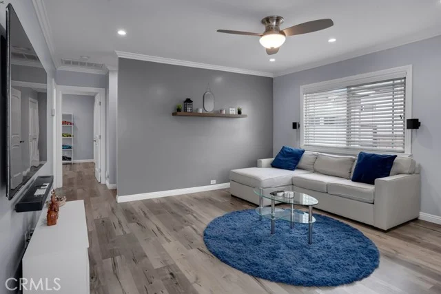 440 E Desford photo 5